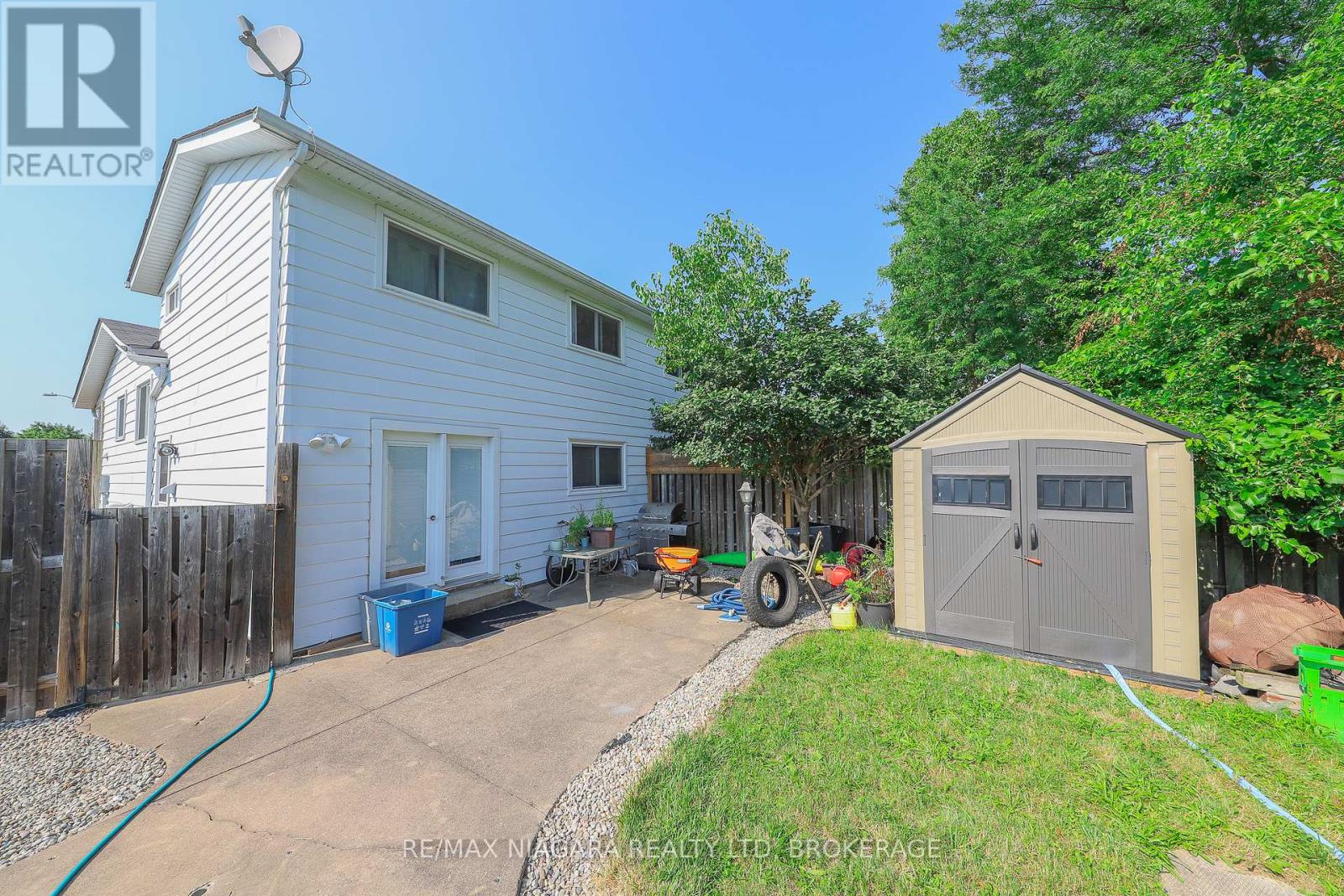 Photo 16 of 30 Garfield Lane, St Catharines ON