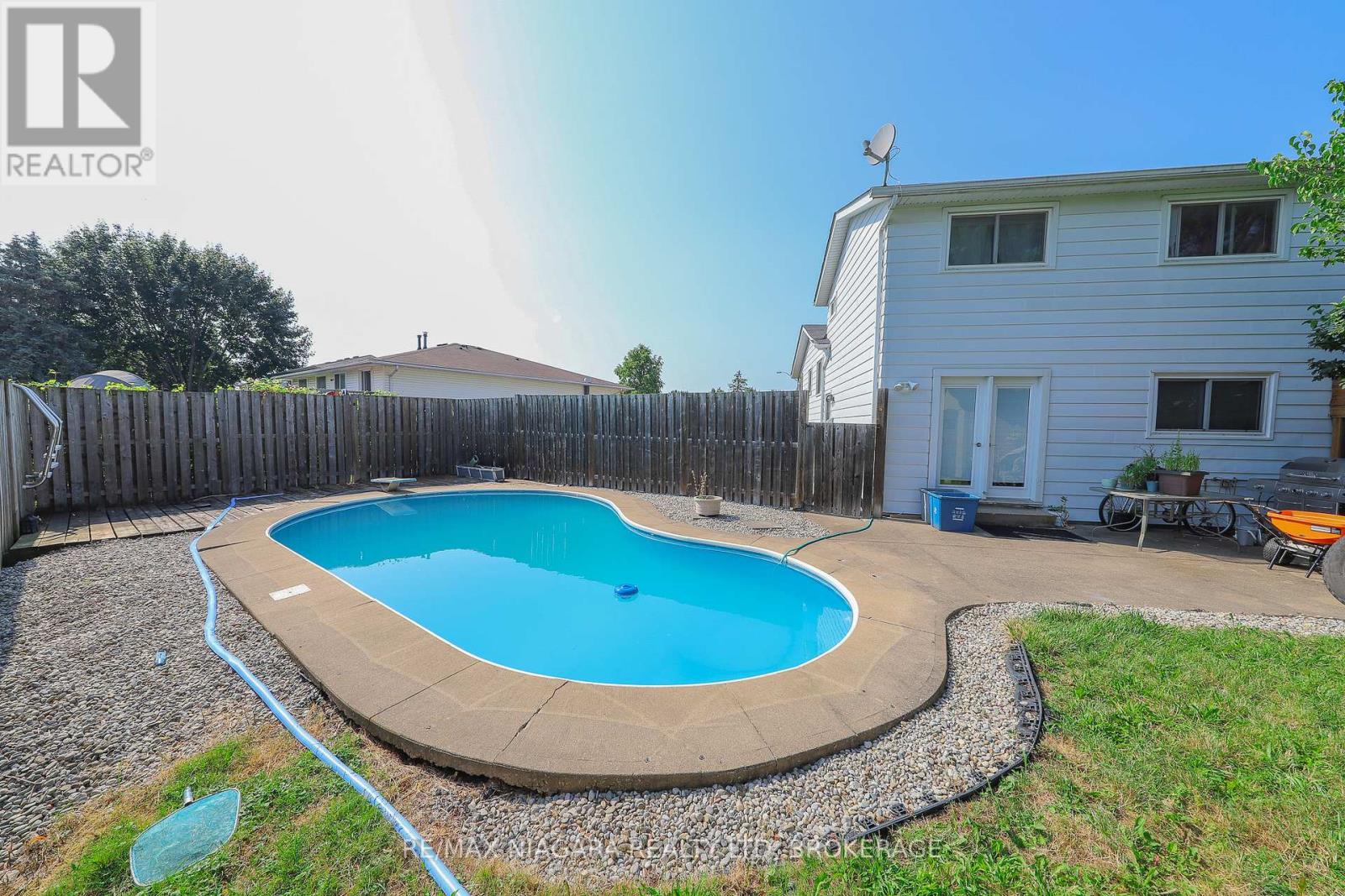 Photo 17 of 30 Garfield Lane, St Catharines ON