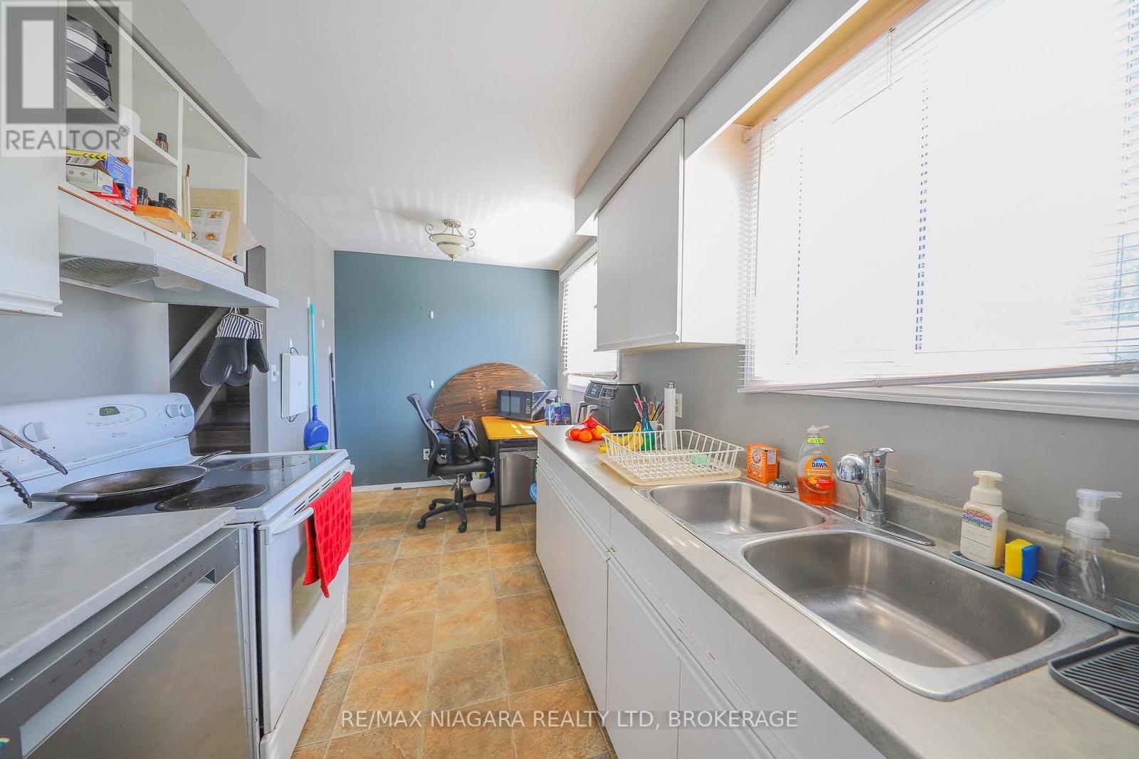 Photo 5 of 30 Garfield Lane, St Catharines ON