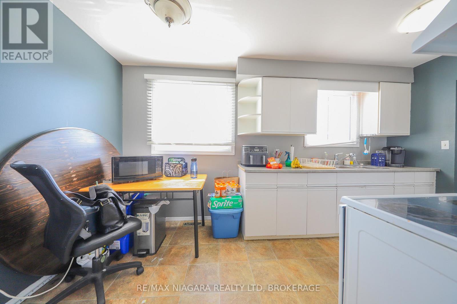 Photo 6 of 30 Garfield Lane, St Catharines ON