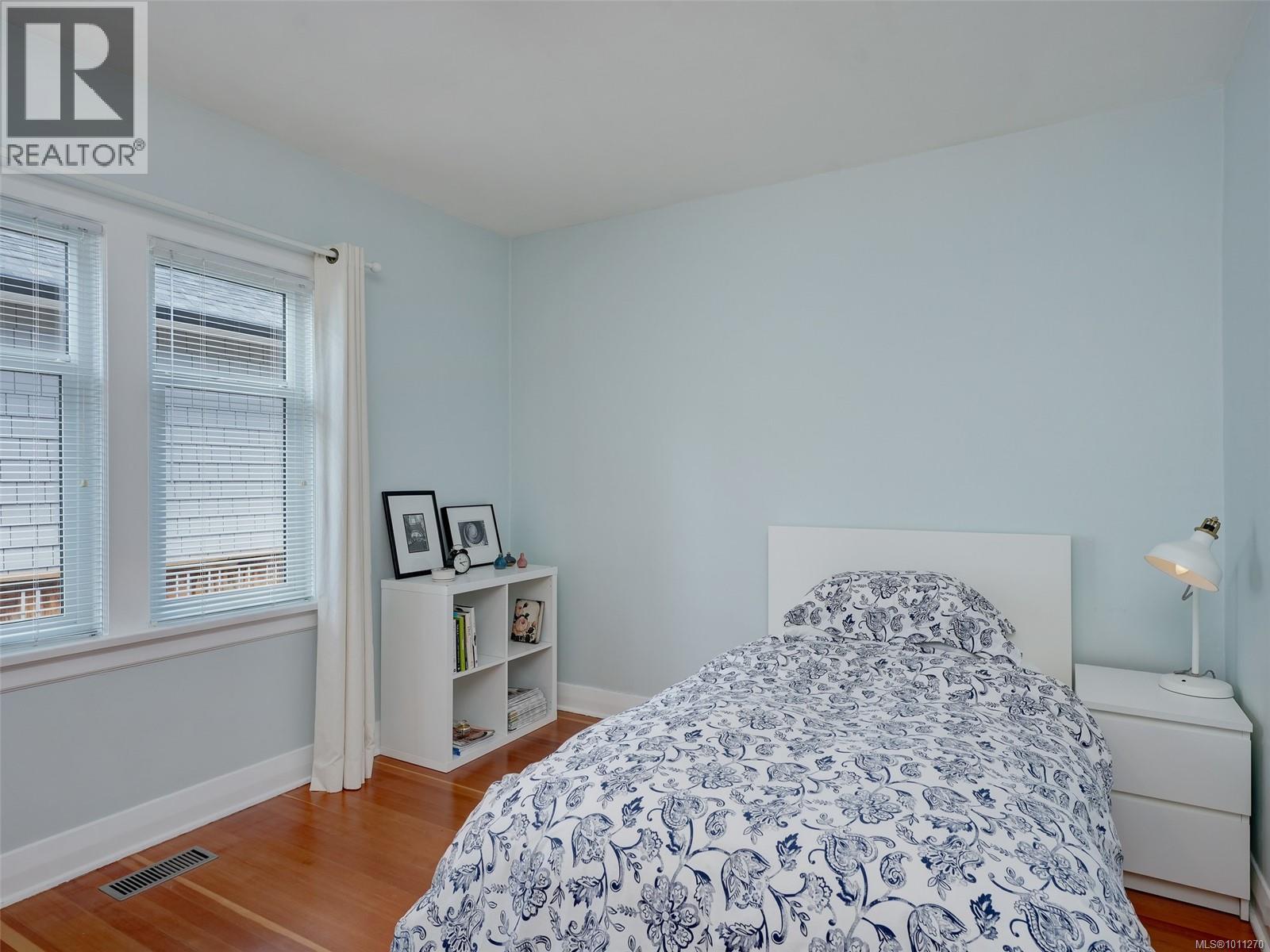 Photo 10 of 2526 Dalhousie St, Oak Bay BC