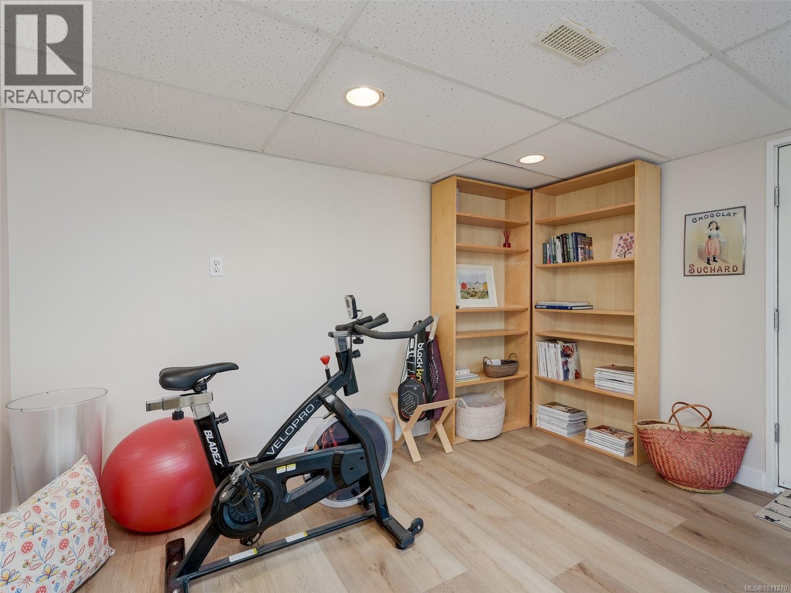 Photo 3 of 2526 Dalhousie St, Oak Bay BC