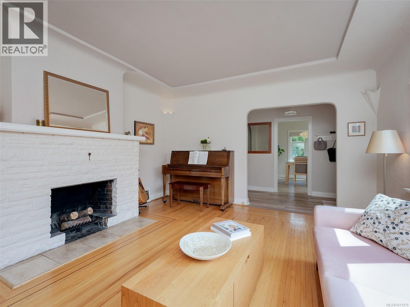 Photo 2 of 2526 Dalhousie St, Oak Bay BC