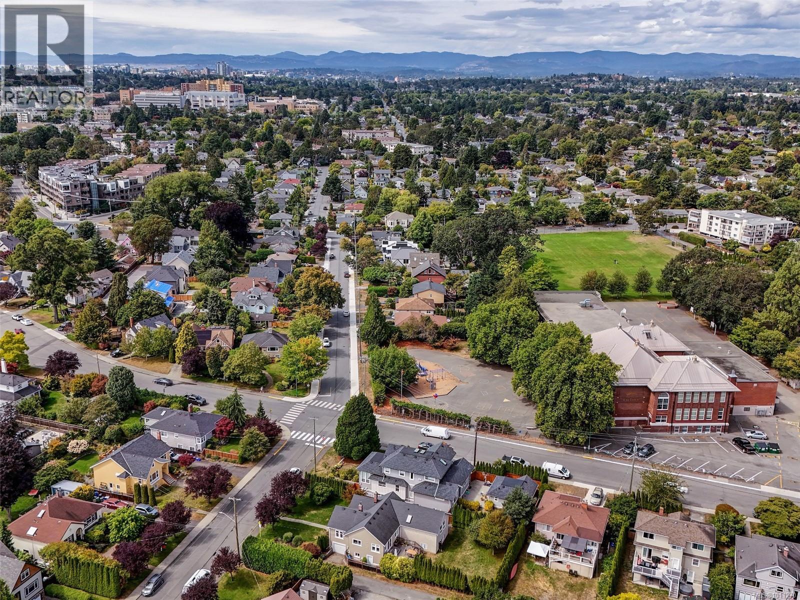 Photo 48 of 2526 Dalhousie St, Oak Bay BC