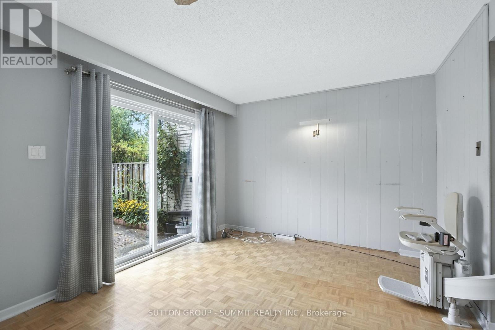 Photo 13 of 17 1450 Sixth Line, Oakville ON