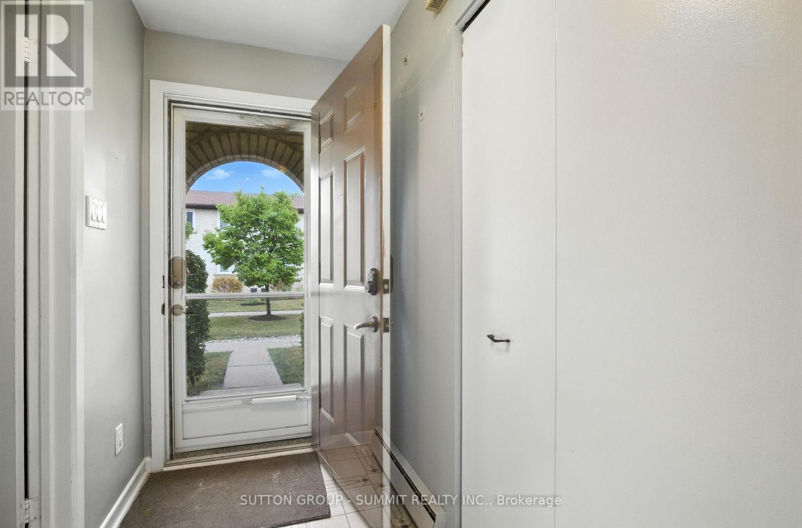 Photo 4 of 17 1450 Sixth Line, Oakville ON