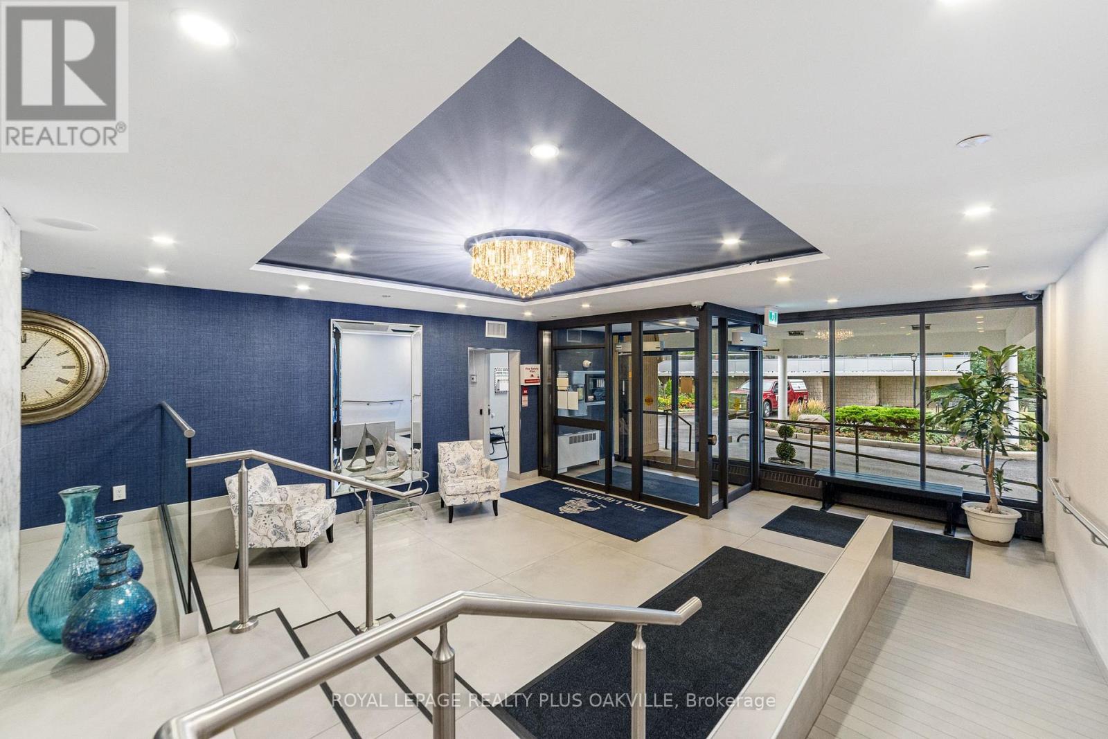 Photo 3 of 508 2263 Marine Drive, Oakville ON