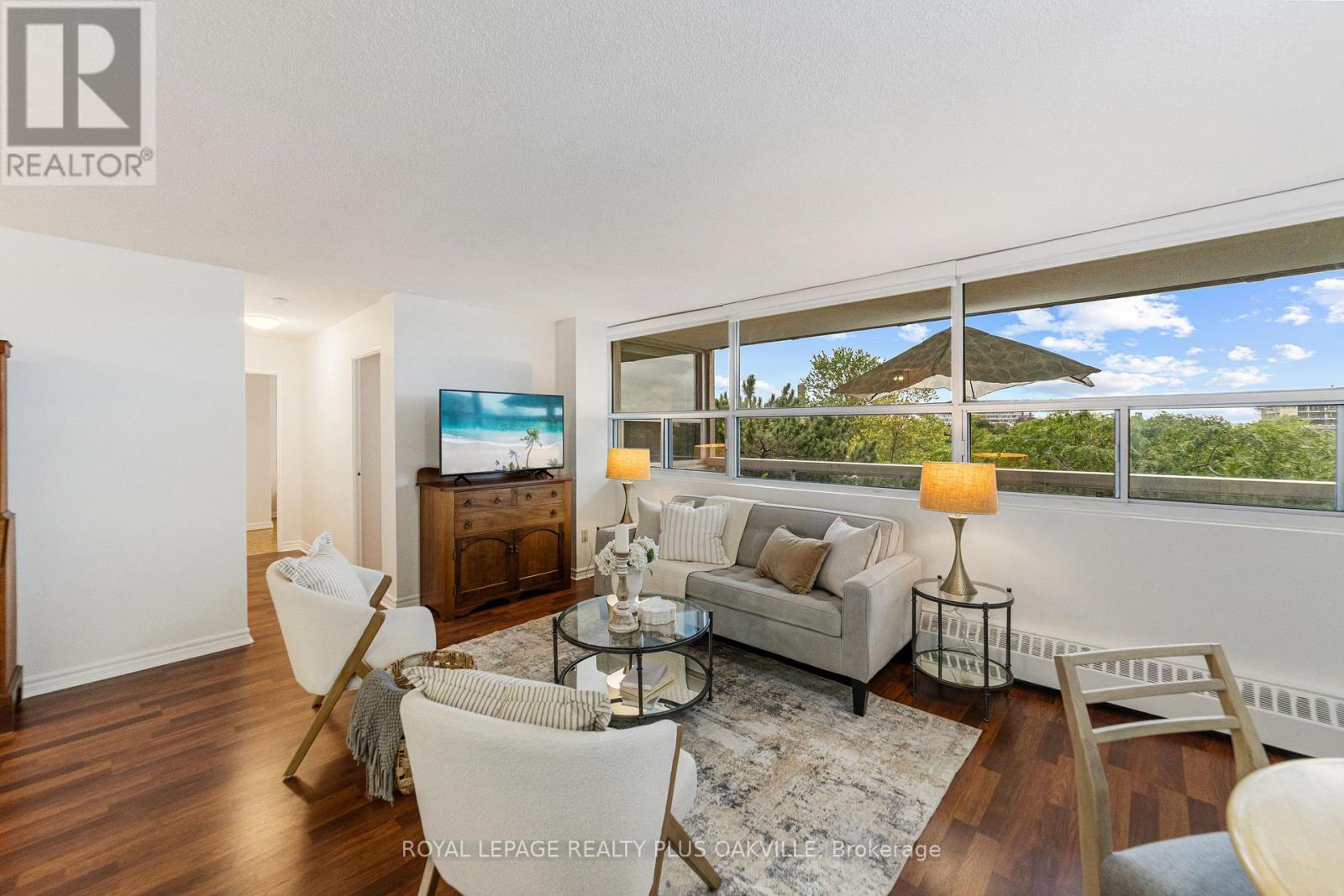 Photo 6 of 508 2263 Marine Drive, Oakville ON