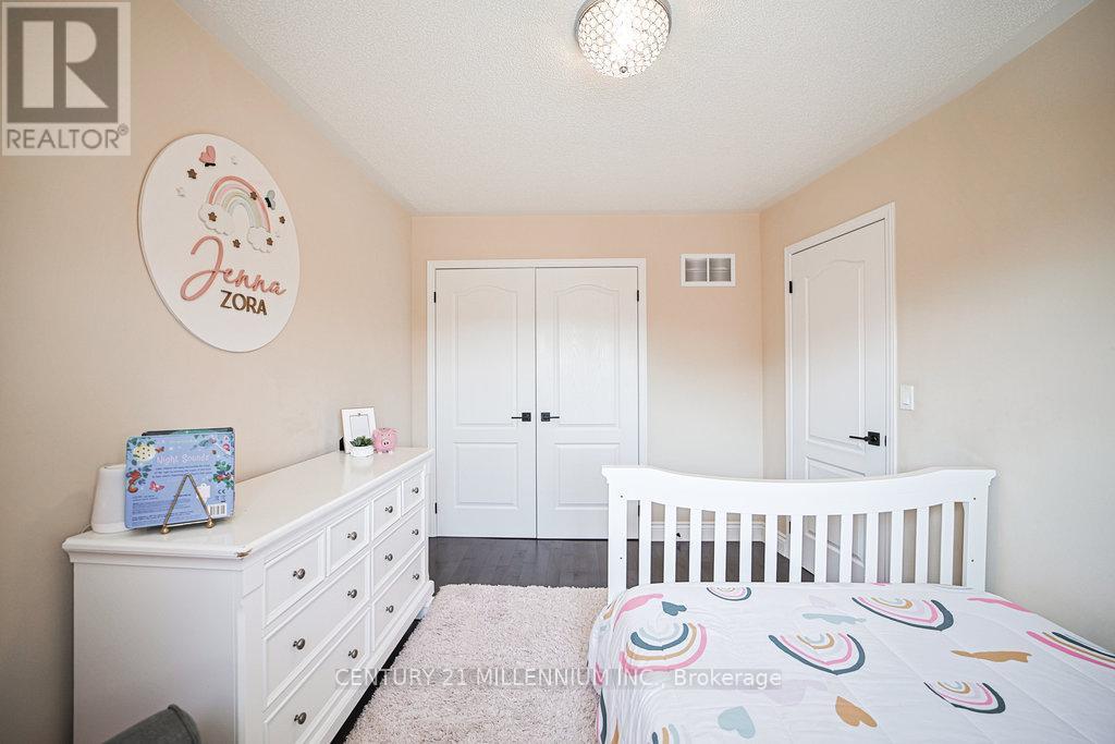 Photo 37 of 32 Davenhill Road, Brampton ON