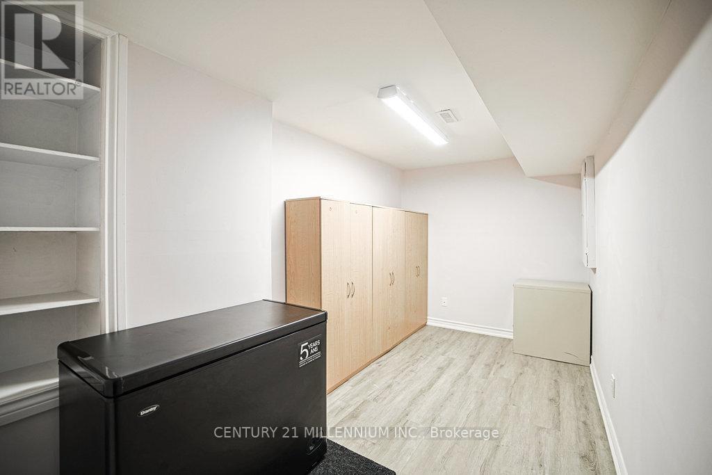 Photo 38 of 32 Davenhill Road, Brampton ON