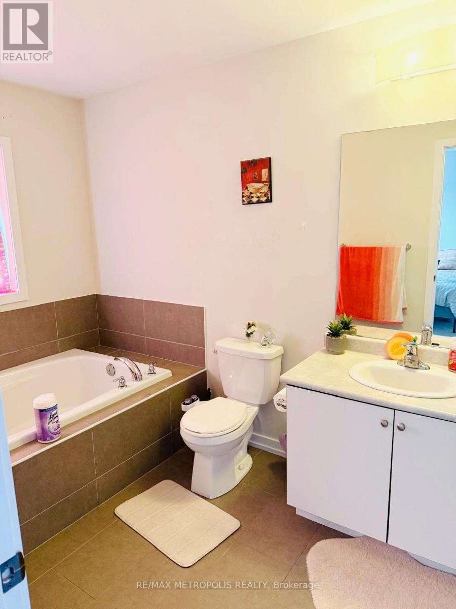 Photo 17 of Upper 116 Golden Springs Drive, Brampton ON