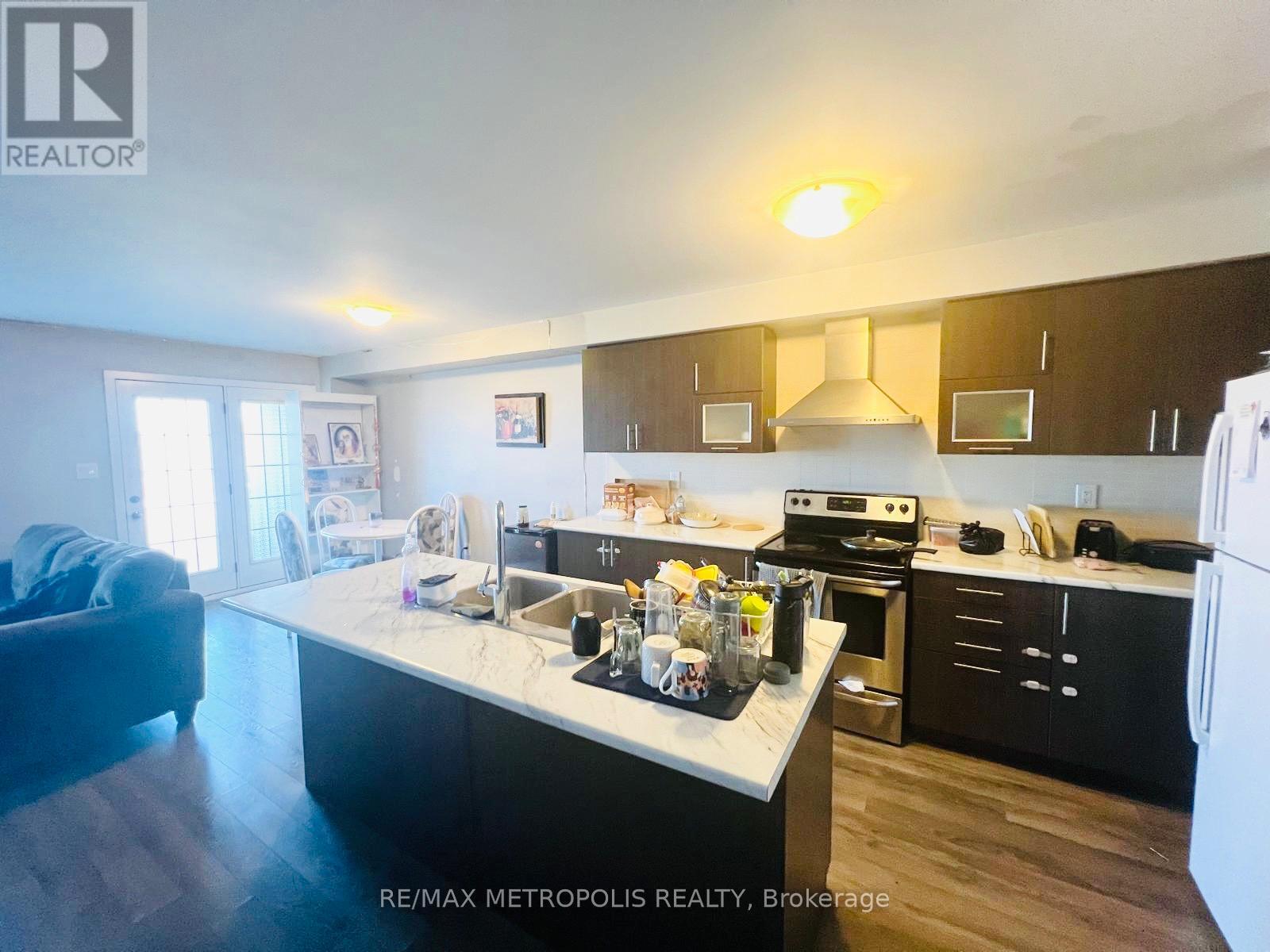 Photo 5 of Upper 116 Golden Springs Drive, Brampton ON