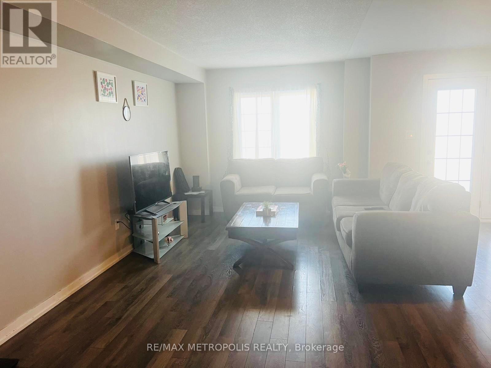 Photo 7 of Upper 116 Golden Springs Drive, Brampton ON