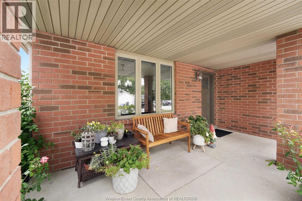Photo 5 of 1828 Vicky Circle, Windsor ON