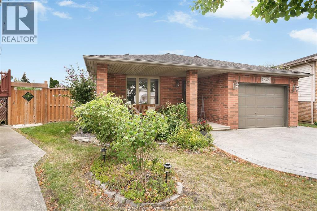Photo 3 of 1828 Vicky Circle, Windsor ON