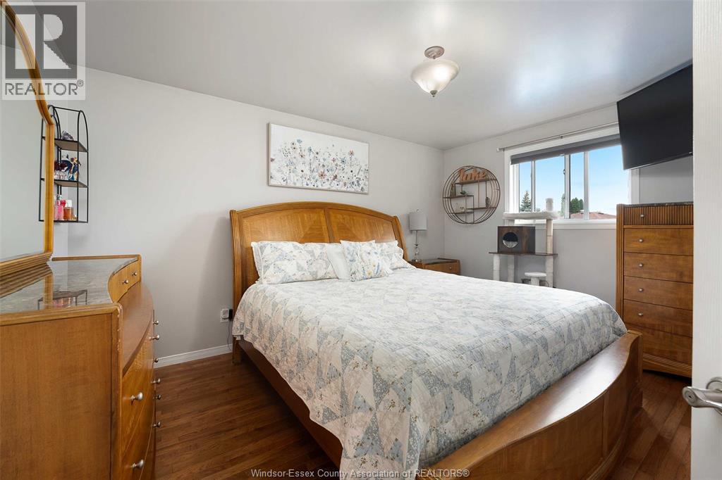 Photo 18 of 1828 Vicky Circle, Windsor ON