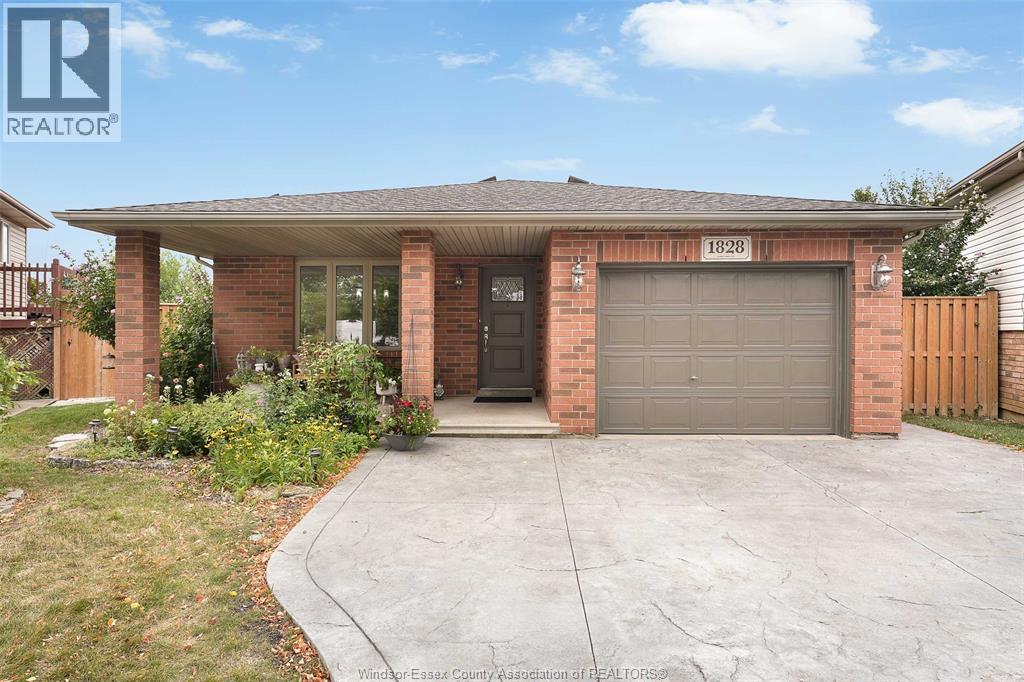 Photo 2 of 1828 Vicky Circle, Windsor ON