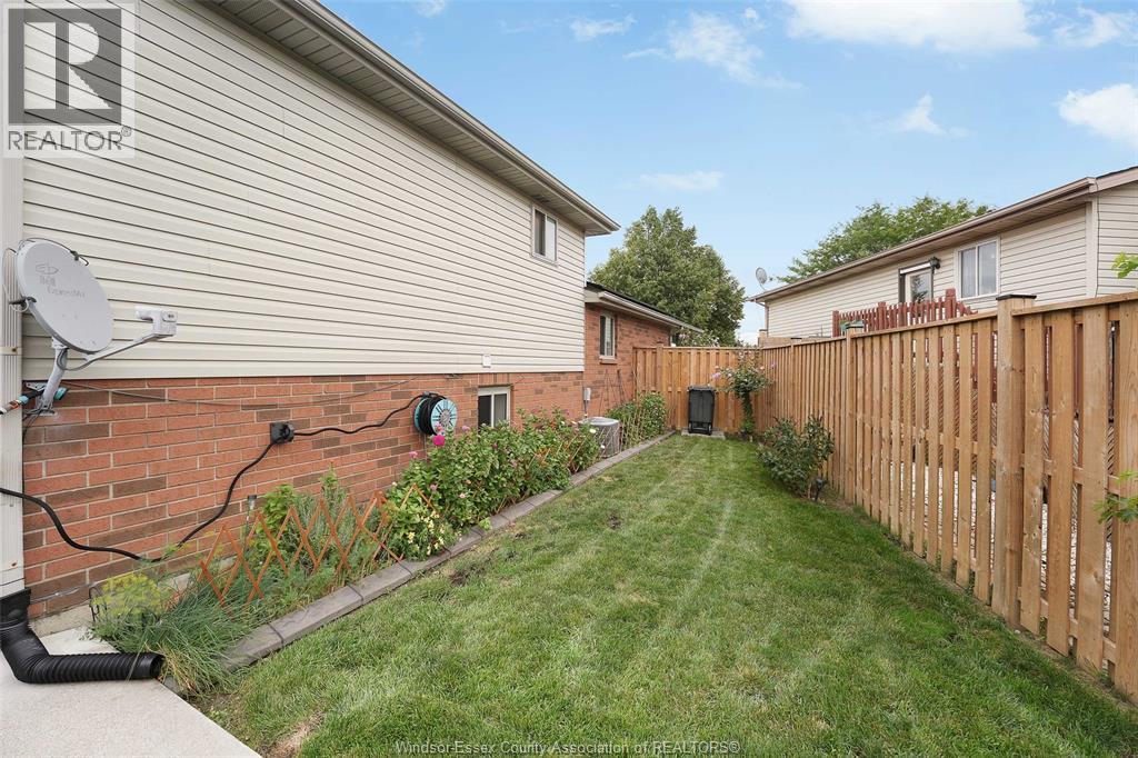 Photo 40 of 1828 Vicky Circle, Windsor ON