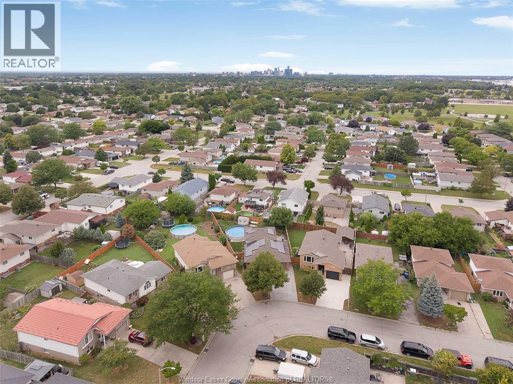 Photo 43 of 1828 Vicky Circle, Windsor ON