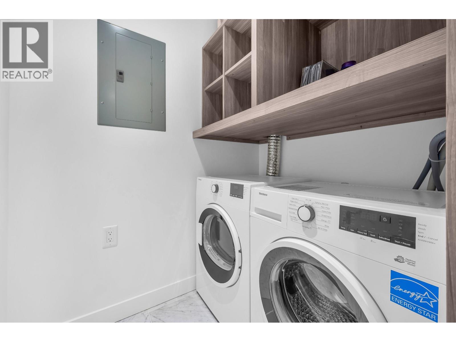 4202 4720 LOUGHEED HIGHWAY, Burnaby