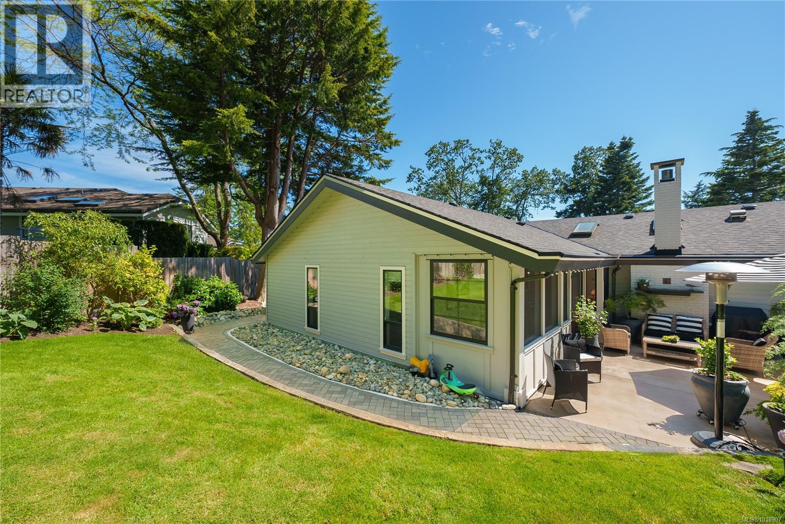  2780 Arbutus Road, Saanich