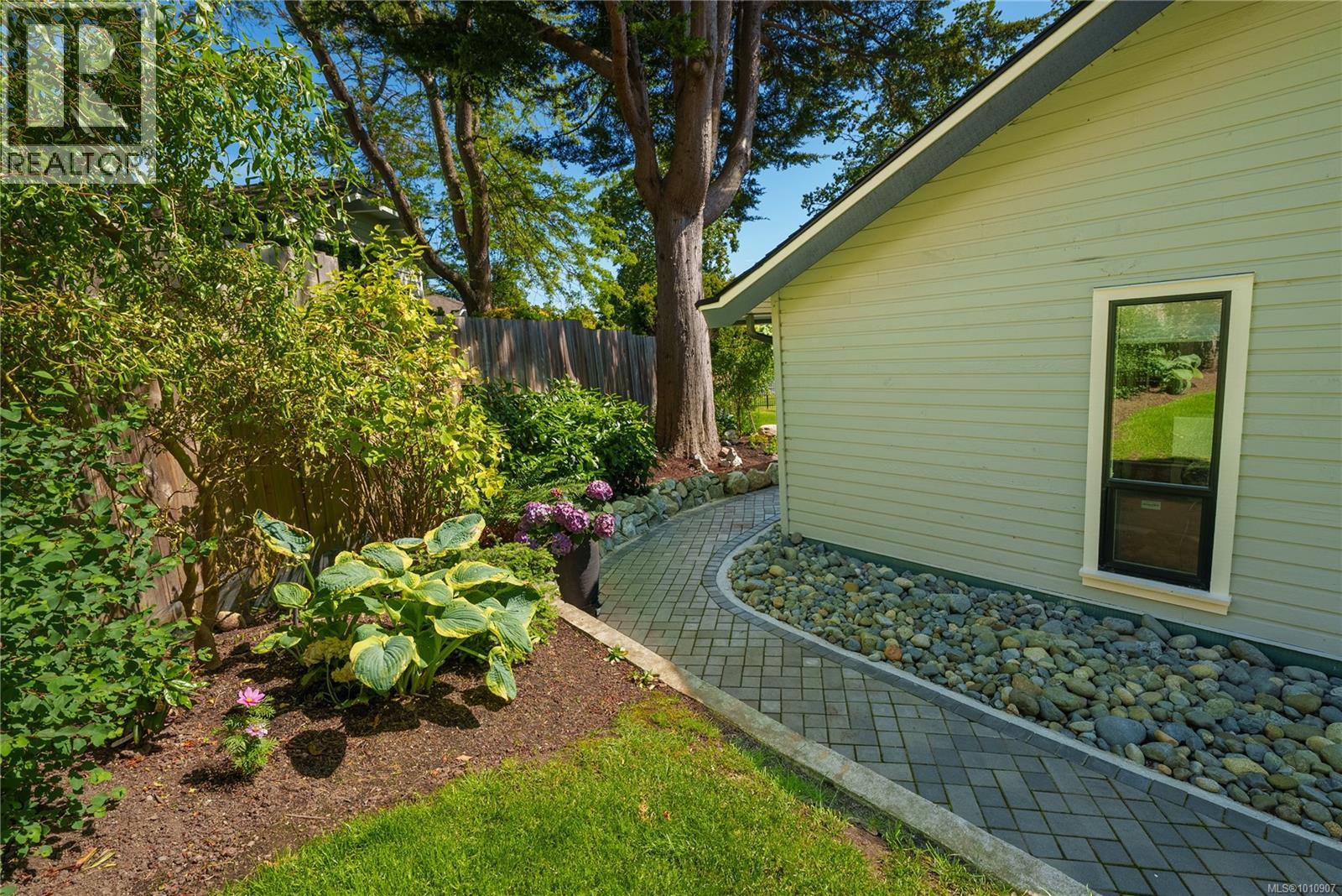  2780 Arbutus Road, Saanich