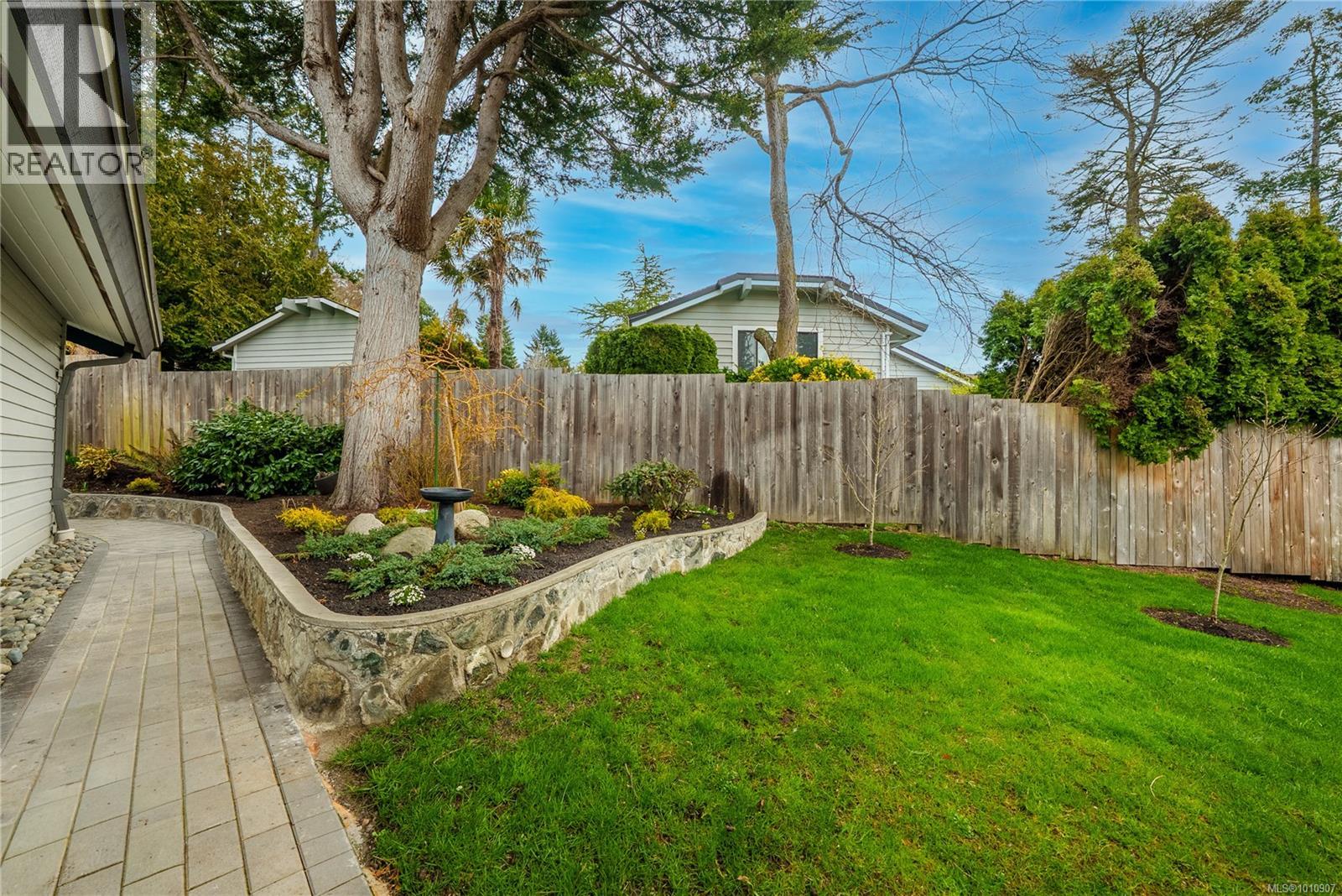  2780 Arbutus Road, Saanich