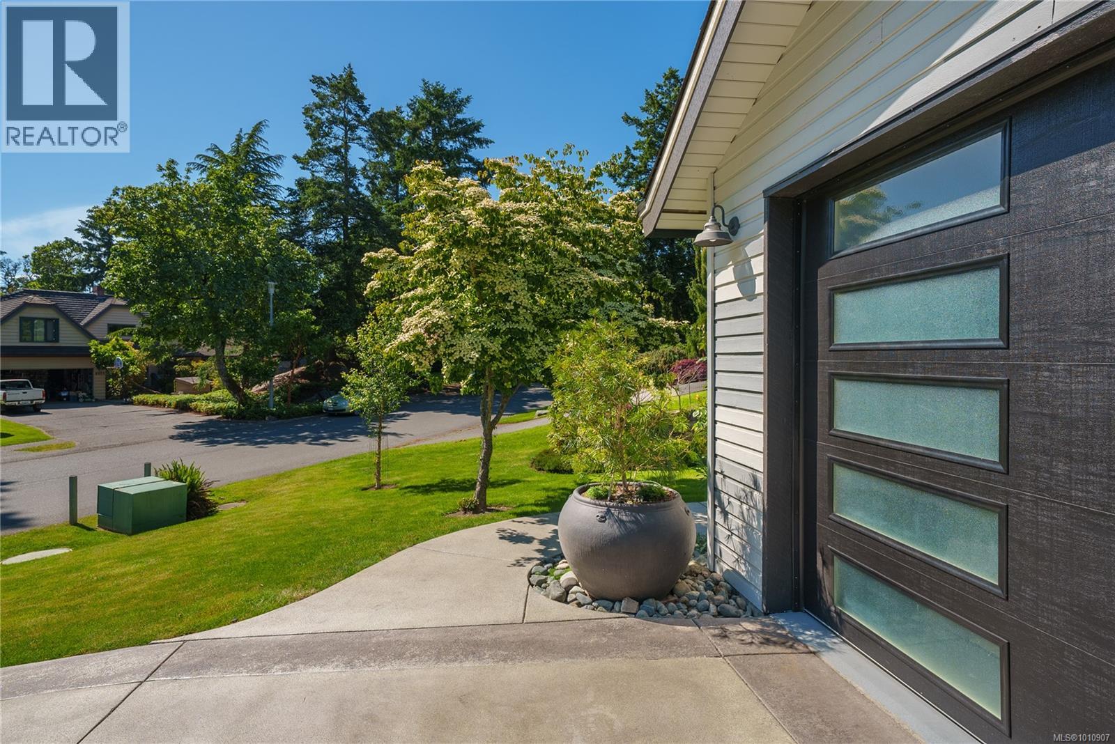  2780 Arbutus Road, Saanich