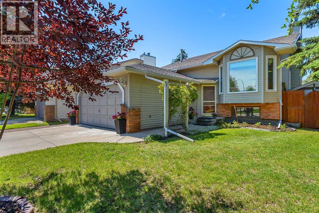 Photo 2 of 140 Sun Harbour Way Se, Calgary AB