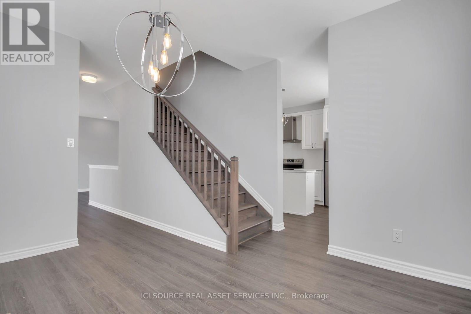 Photo 11 of 530 Rye Grass Way, Ottawa ON