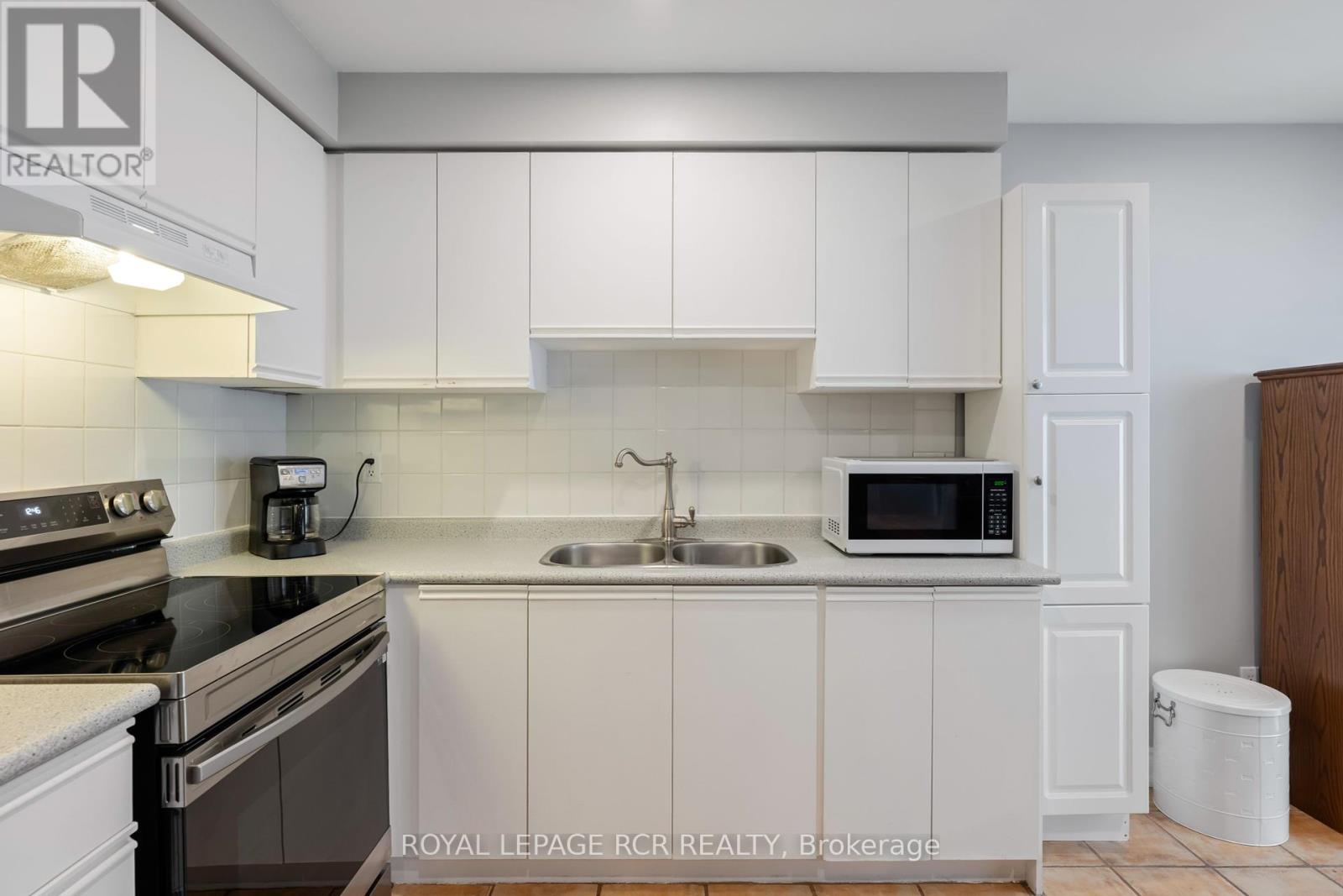 Photo 4 of 310 Shelburne Place, Shelburne ON