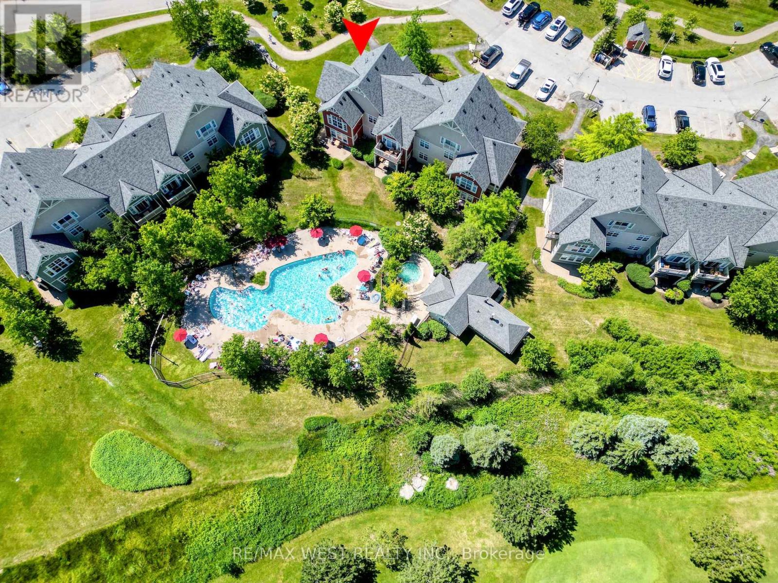 Photo 3 of 119 125 Fairway Court, Blue Mountains ON