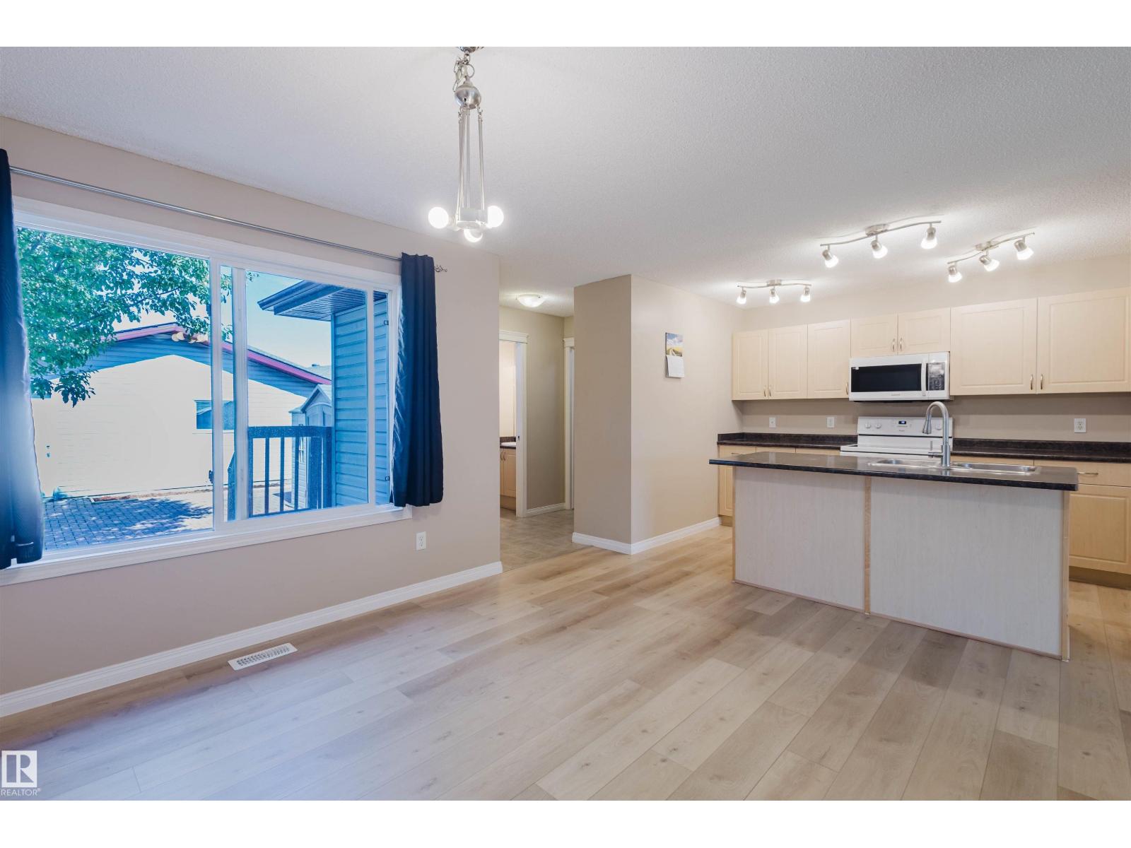 Photo 12 of 9235 Scott Ln Nw, Edmonton AB