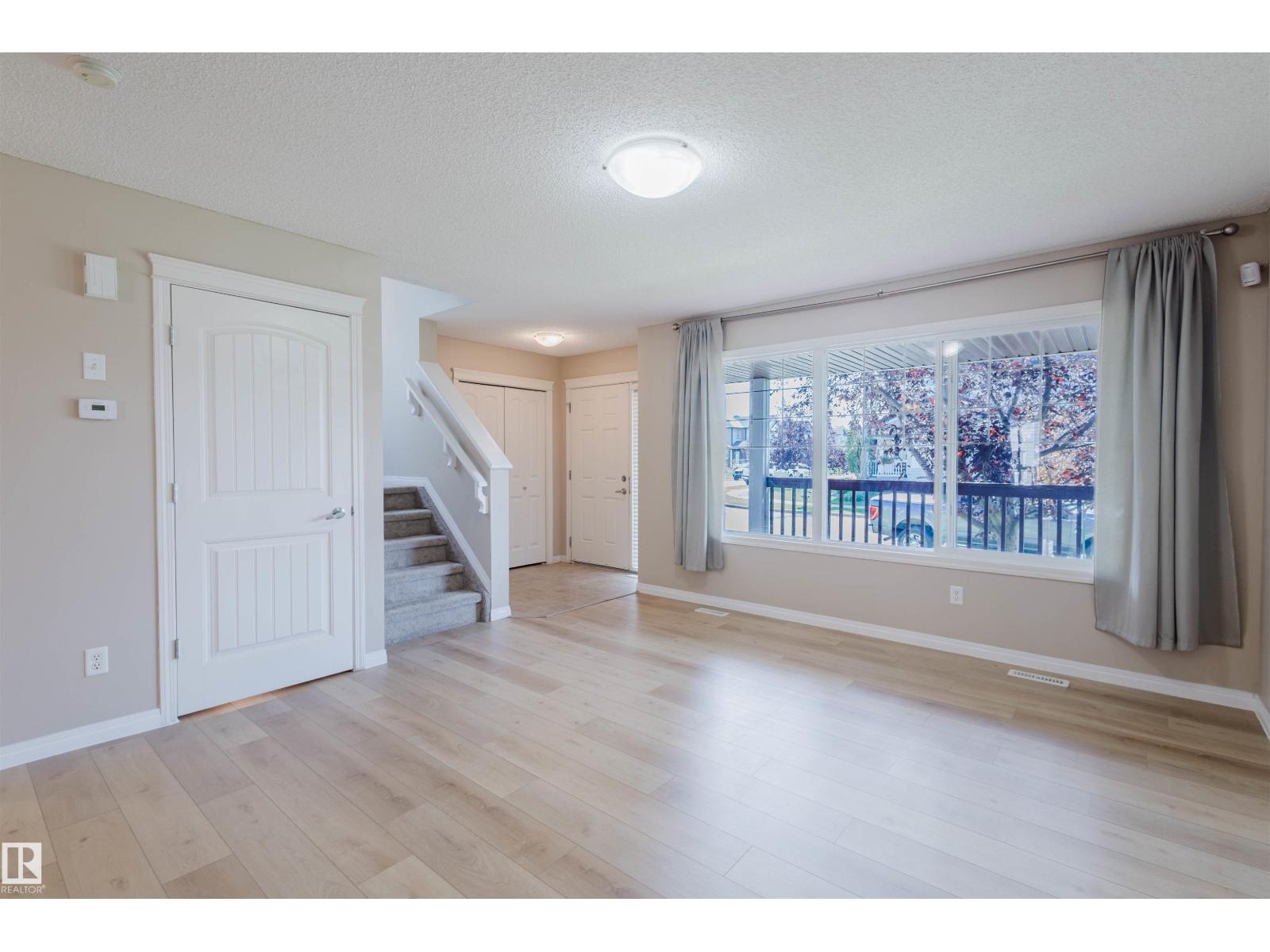Photo 2 of 9235 Scott Ln Nw, Edmonton AB
