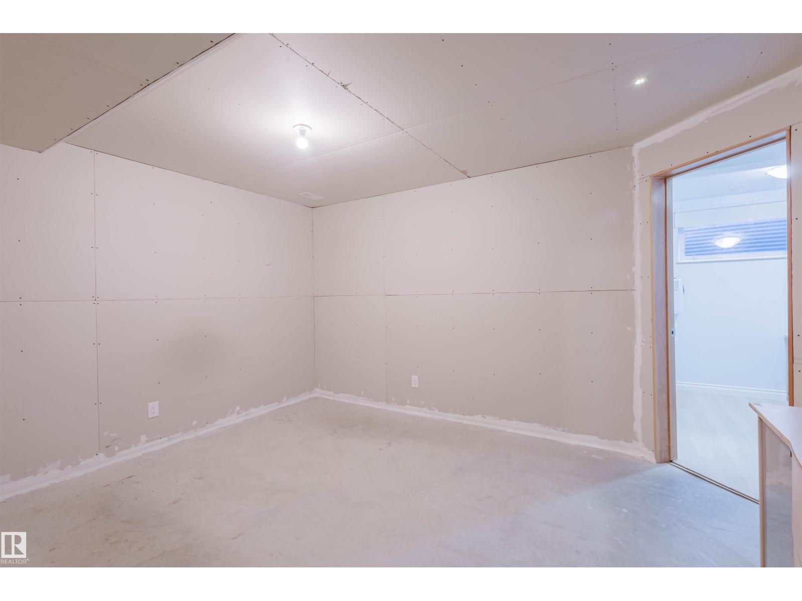 Photo 27 of 9235 Scott Ln Nw, Edmonton AB