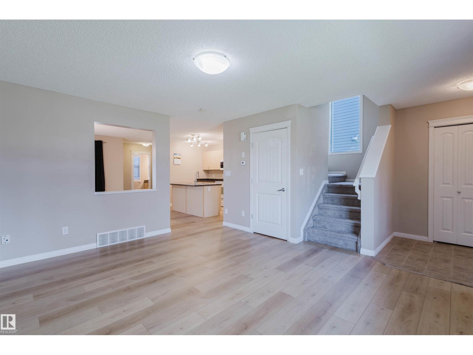 Photo 4 of 9235 Scott Ln Nw, Edmonton AB