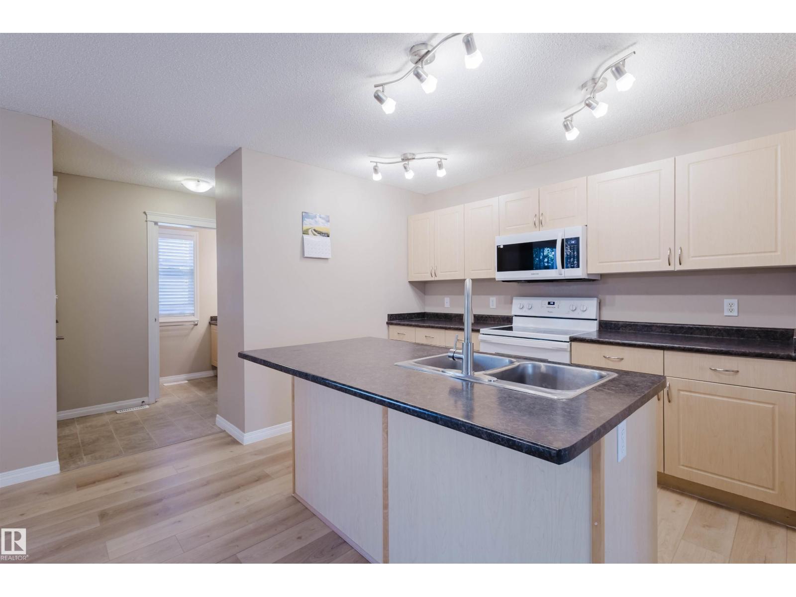 Photo 7 of 9235 Scott Ln Nw, Edmonton AB