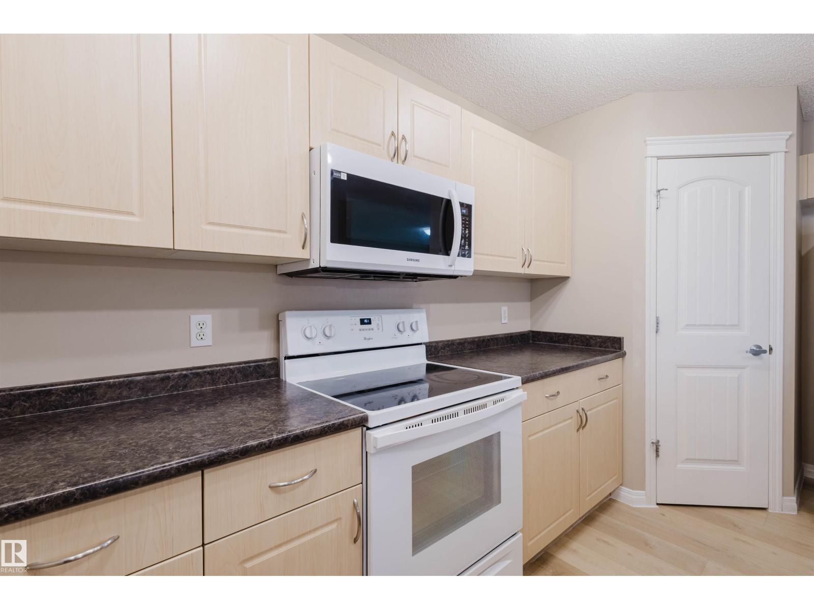 Photo 9 of 9235 Scott Ln Nw, Edmonton AB