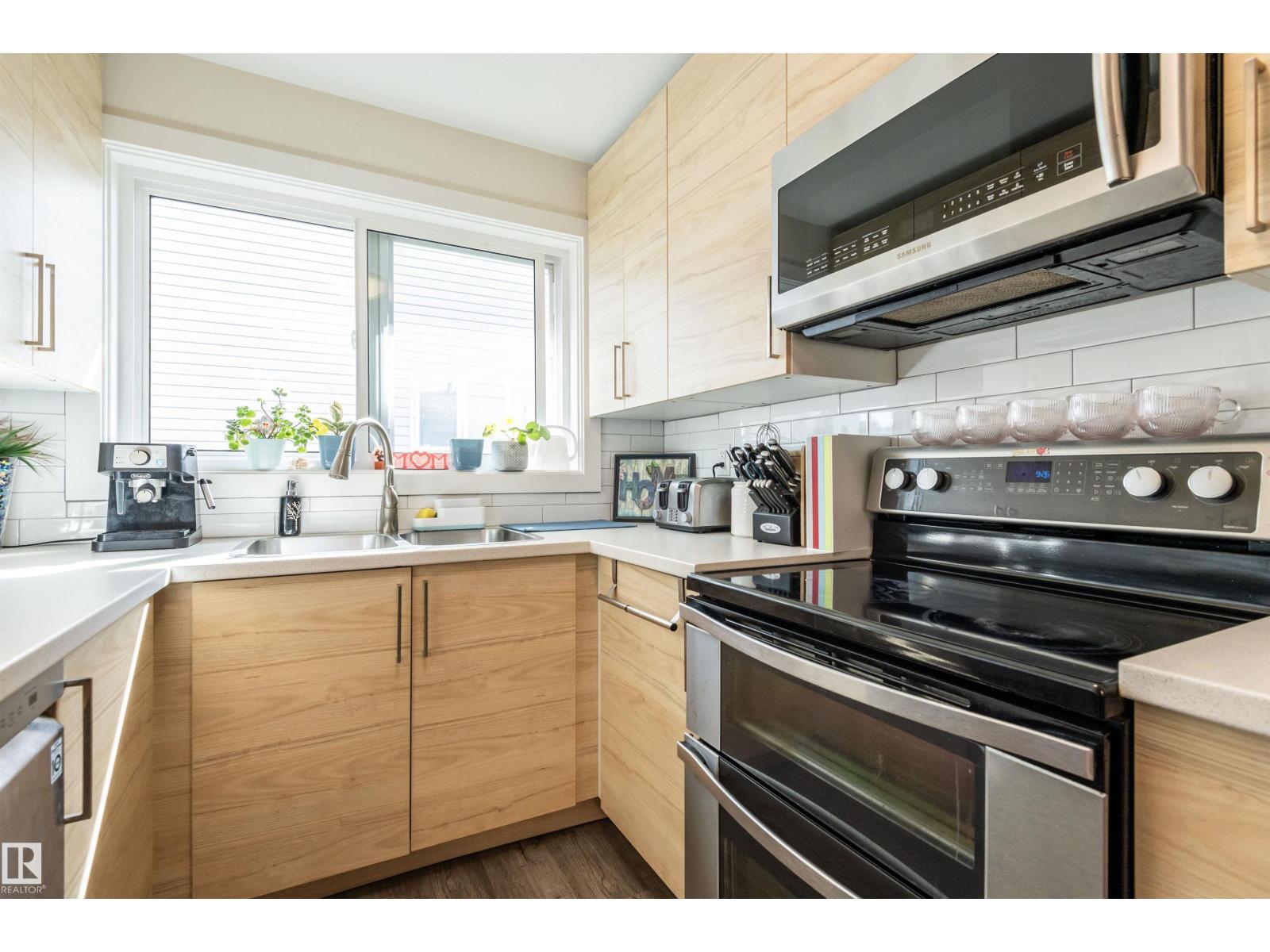 Photo 12 of 7229 83 Av Nw, Edmonton AB