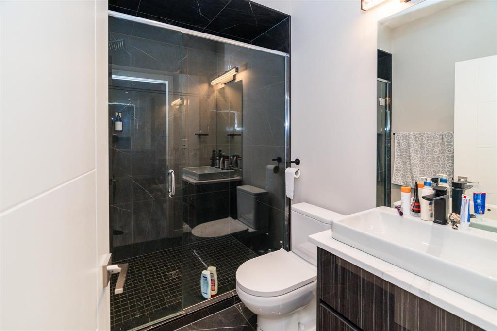 Photo 9 of 216 Willow Creek Road, Winnipeg MB