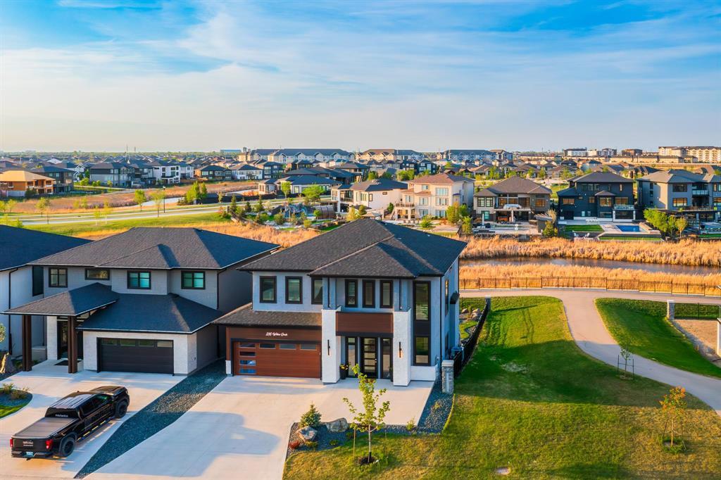 Photo 3 of 216 Willow Creek Road, Winnipeg MB