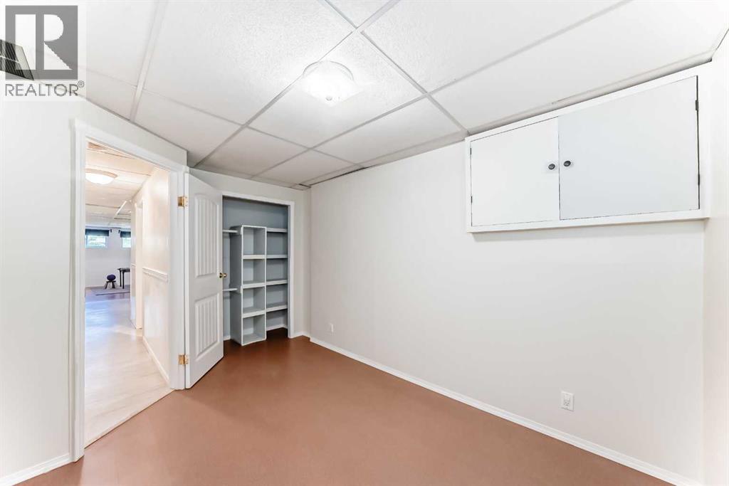 Single Family House Bi-level for Sale in   Avenue NW Bowness Calgary 