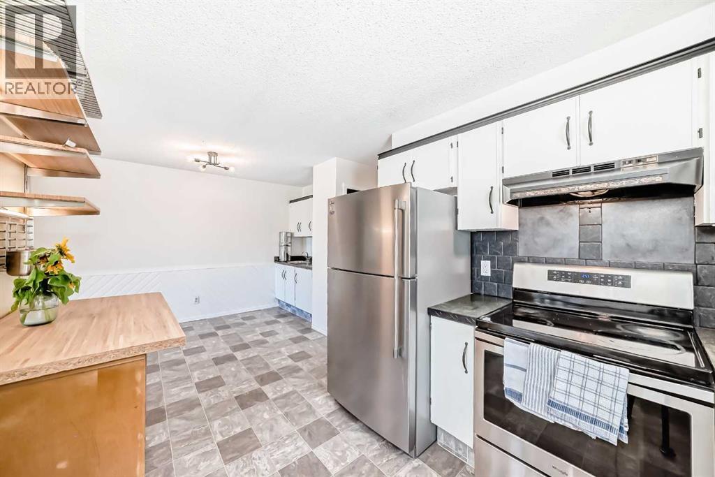 Single Family House Bi-level for Sale in   Avenue NW Bowness Calgary 