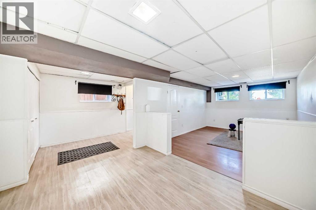 Single Family House Bi-level for Sale in   Avenue NW Bowness Calgary 