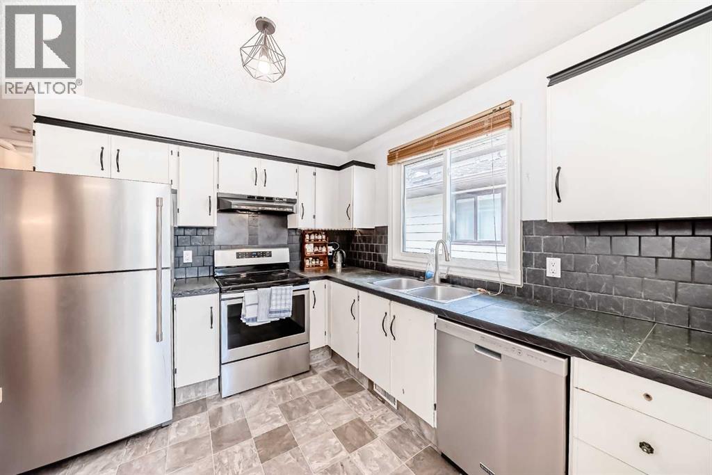 Single Family House Bi-level for Sale in   Avenue NW Bowness Calgary 