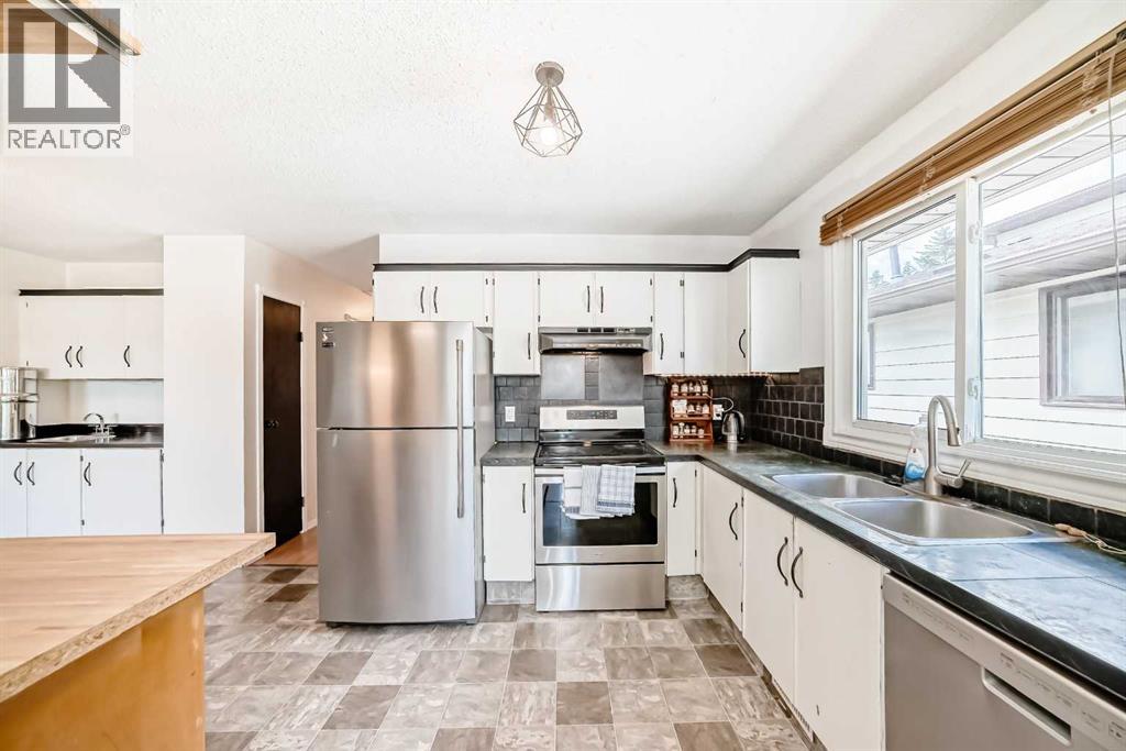 Single Family House Bi-level for Sale in   Avenue NW Bowness Calgary 