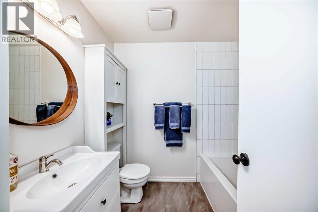 Single Family House Bi-level for Sale in   Avenue NW Bowness Calgary 