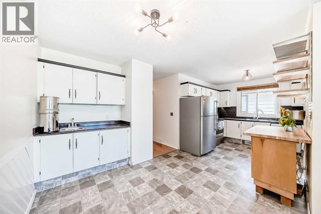 Single Family House Bi-level for Sale in   Avenue NW Bowness Calgary 
