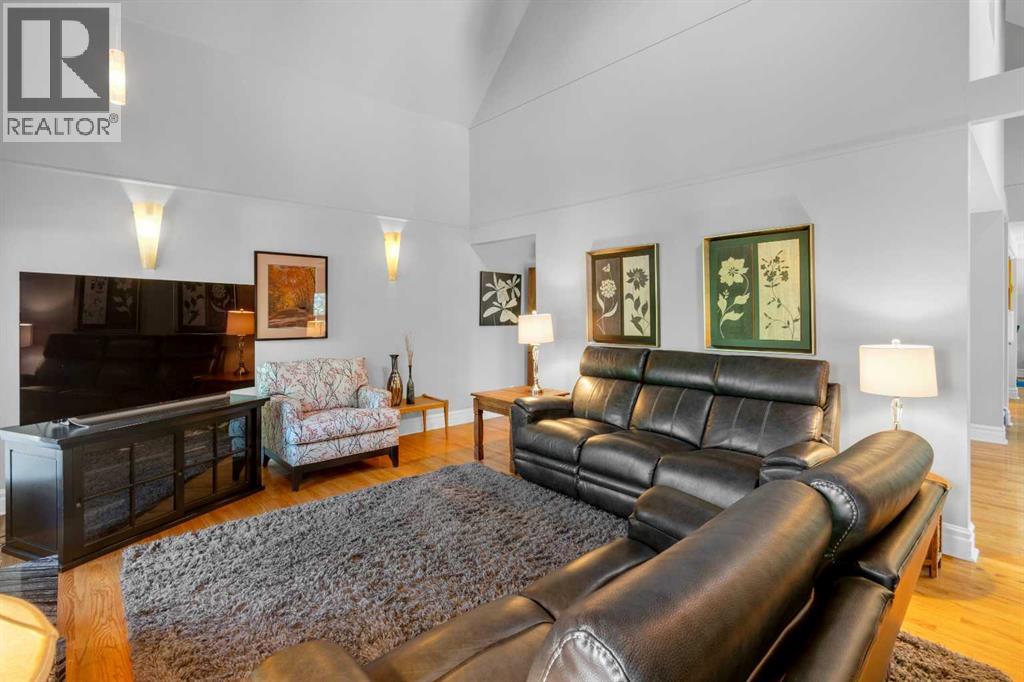 Single Family House for Sale in  Gladstone Road NW Hillhurst Calgary 