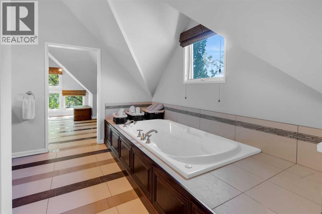 Single Family House for Sale in  Gladstone Road NW Hillhurst Calgary 